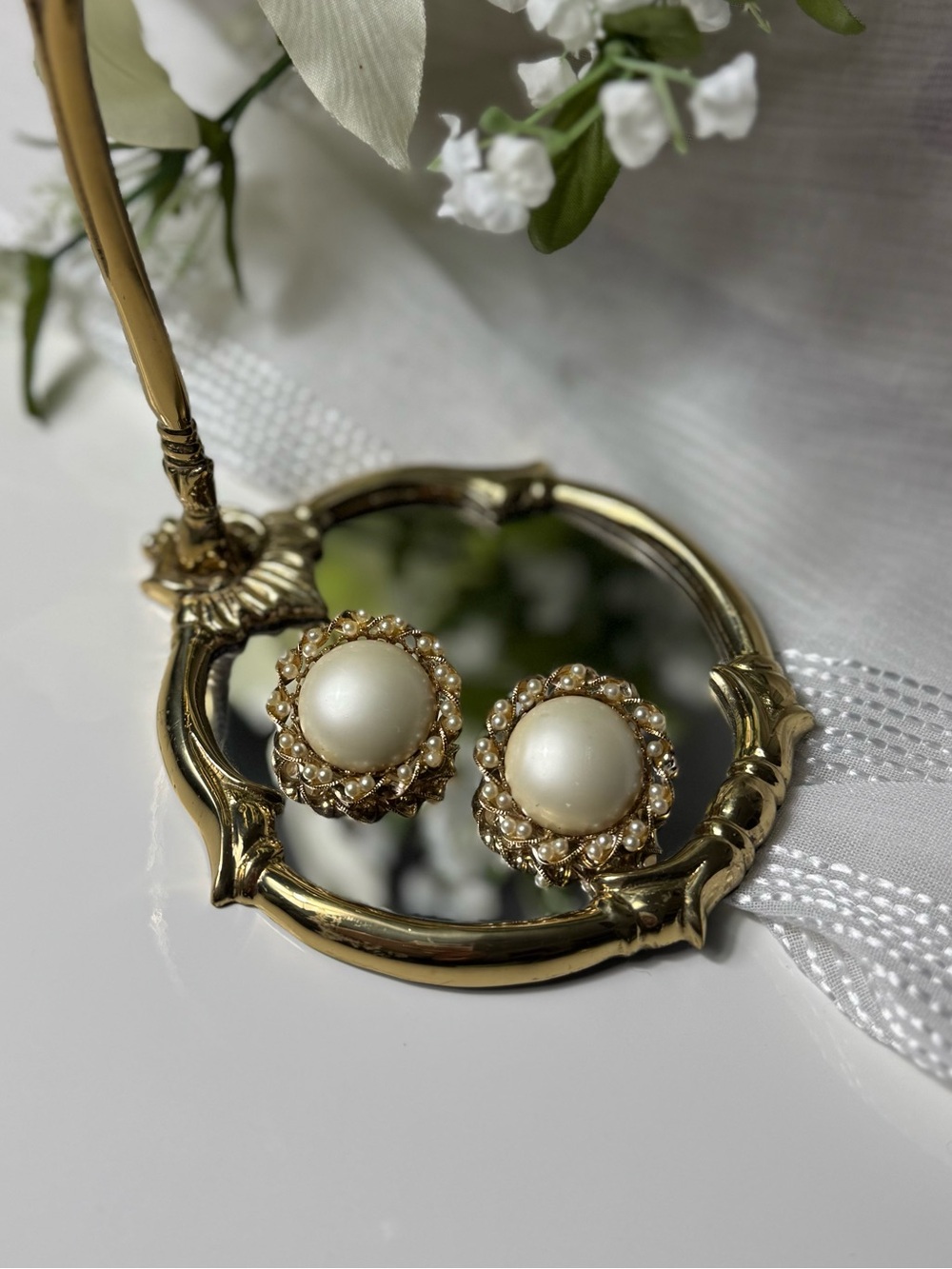 Vintage Pearl and Gold Women's Earrings Clip On grandma core Pinterest - Picture 5 of 16